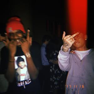 tickling欧美半黄半挠
